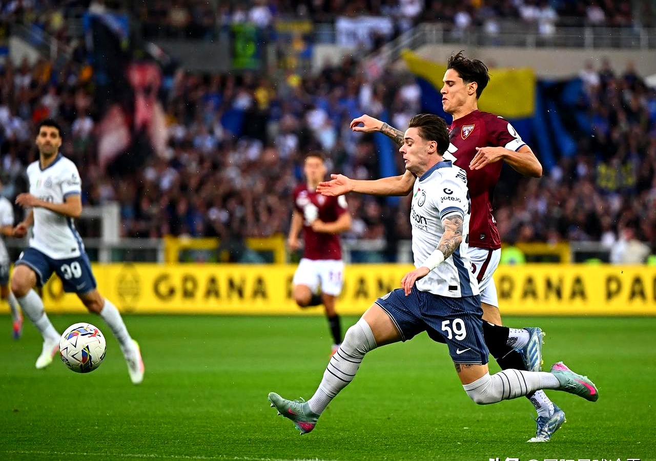 关于国际米兰发布备战花絮,清晨战术微调,欧联任务艰巨,轮换策略成焦点的信息 关于国际米兰发布备战花絮,清晨战术微调,欧联任务艰巨,轮换策略成焦点的信息