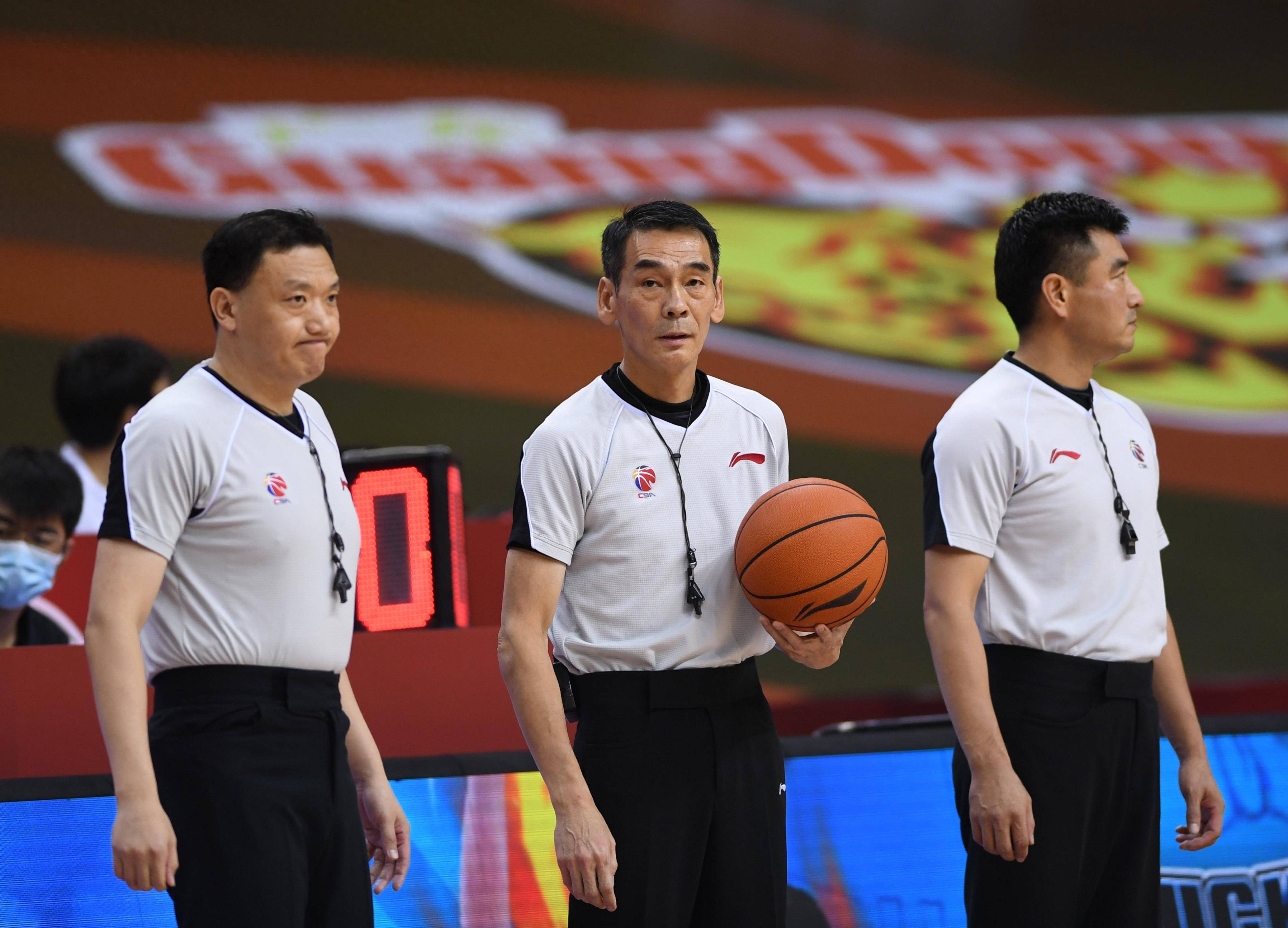 山东男篮训练开放日;关键时刻内部沟通引欢呼;CBA季后赛在即;赛程密集仍需轮换的简单介绍 山东男篮训练开放日;关键时刻内部沟通引欢呼;CBA季后赛在即;赛程密集仍需轮换的简单介绍